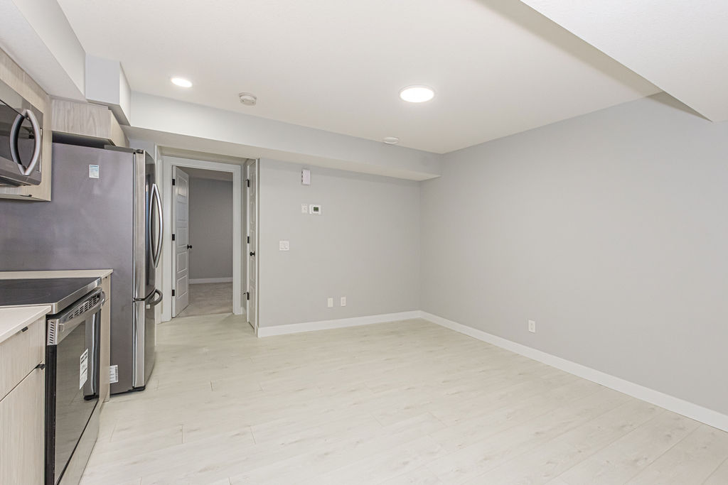 Beautiful air-conditioned one-bedroom basement suite @ Chappelle