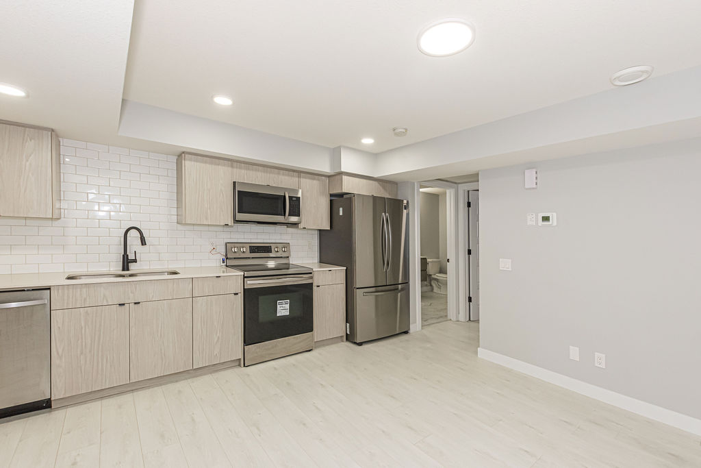 Beautiful air-conditioned one-bedroom basement suite @ Chappelle