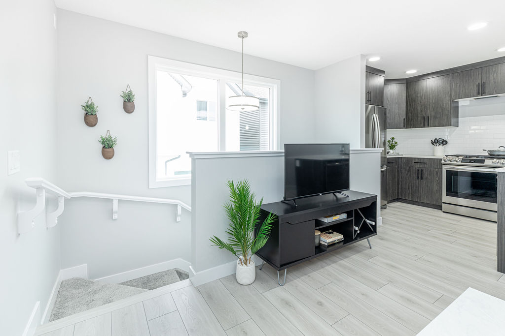 Brand New 1-Bedroom Garage Suite with Private Entrance & In-Suite Laundry!