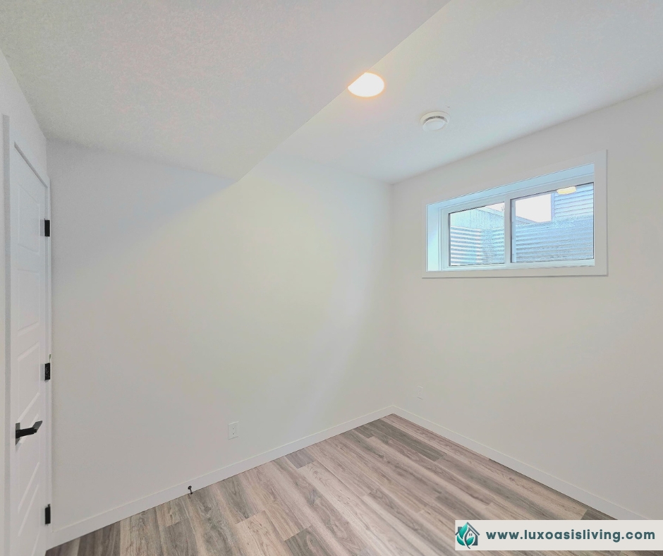 Lakeside Luxury: Brand New 2-Bedroom Basement Suite in Keswick