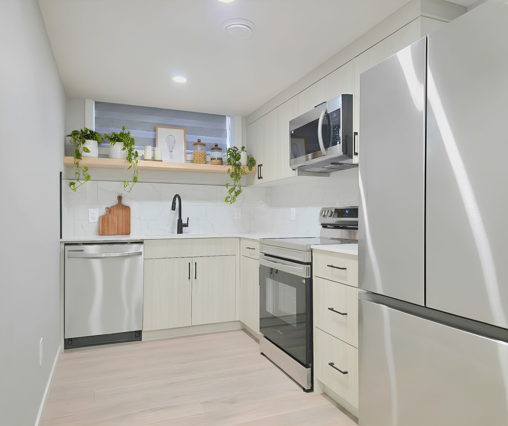 Air-Conditioned Edgemont Basement Suite with Private Entrance & In-Suite Laundry