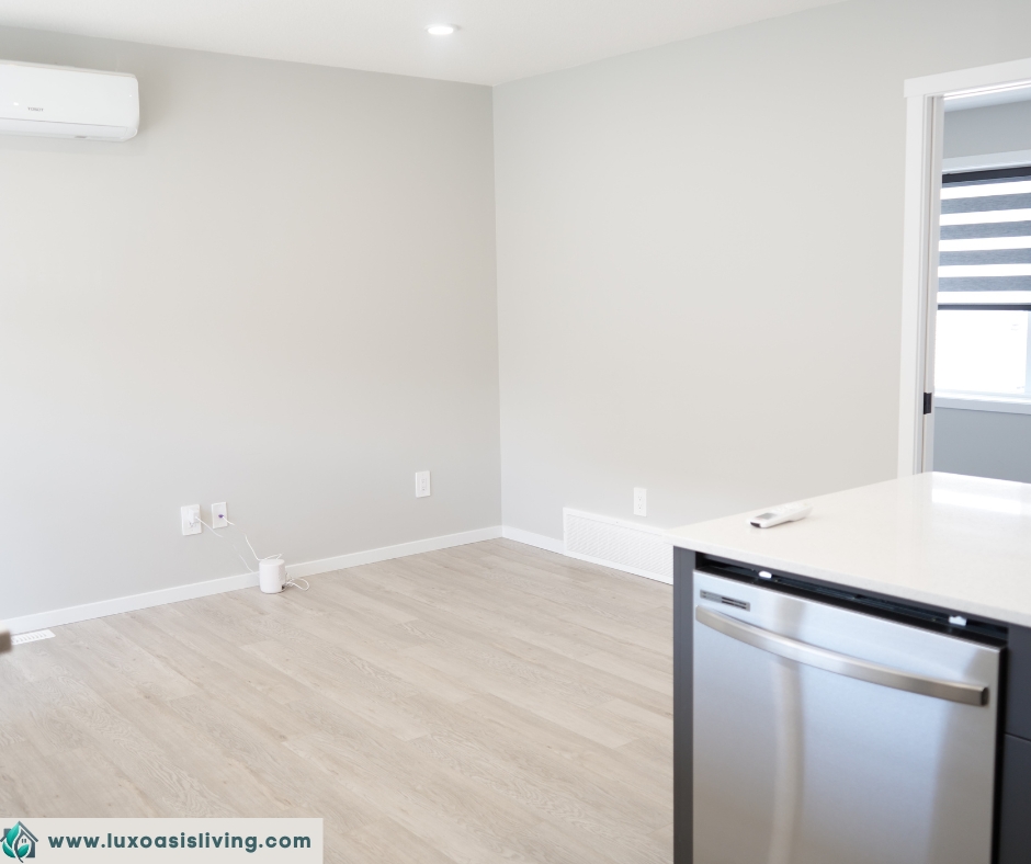 Air-conditioned 1-Bedroom Garden Suite with Private Entrance & In-Suite Laundry @ Edgemont